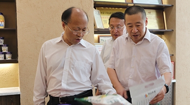 內(nèi)蒙古自治區(qū)政協(xié)黨組書記、主席李秀領(lǐng)考察、調(diào)研我公司